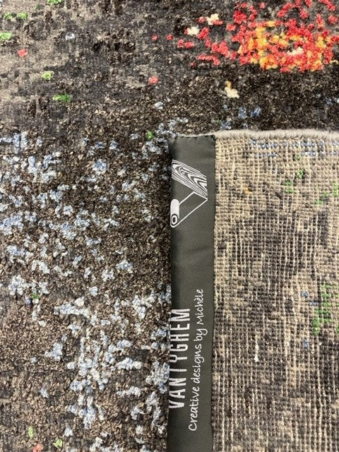 Hand-knotted carpet Modern