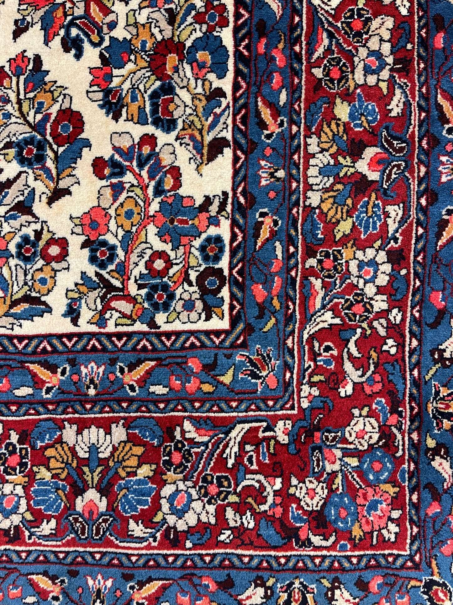 Hand-knotted carpet Sarough