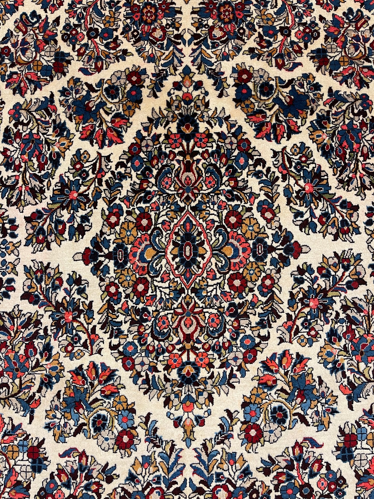 Hand-knotted carpet Sarough