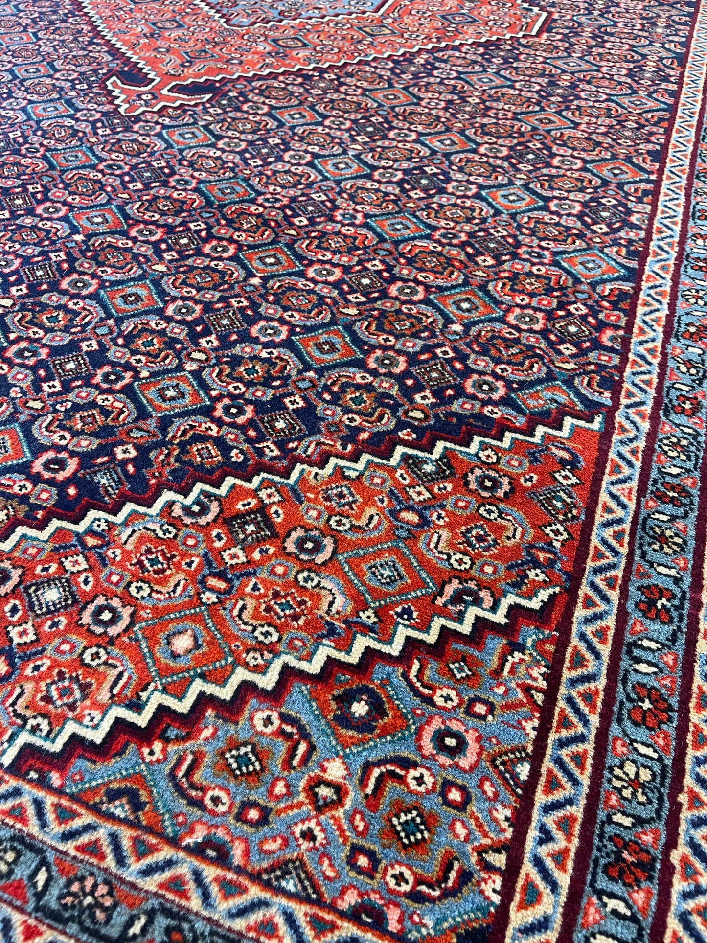 Tapis noué main Senebaf