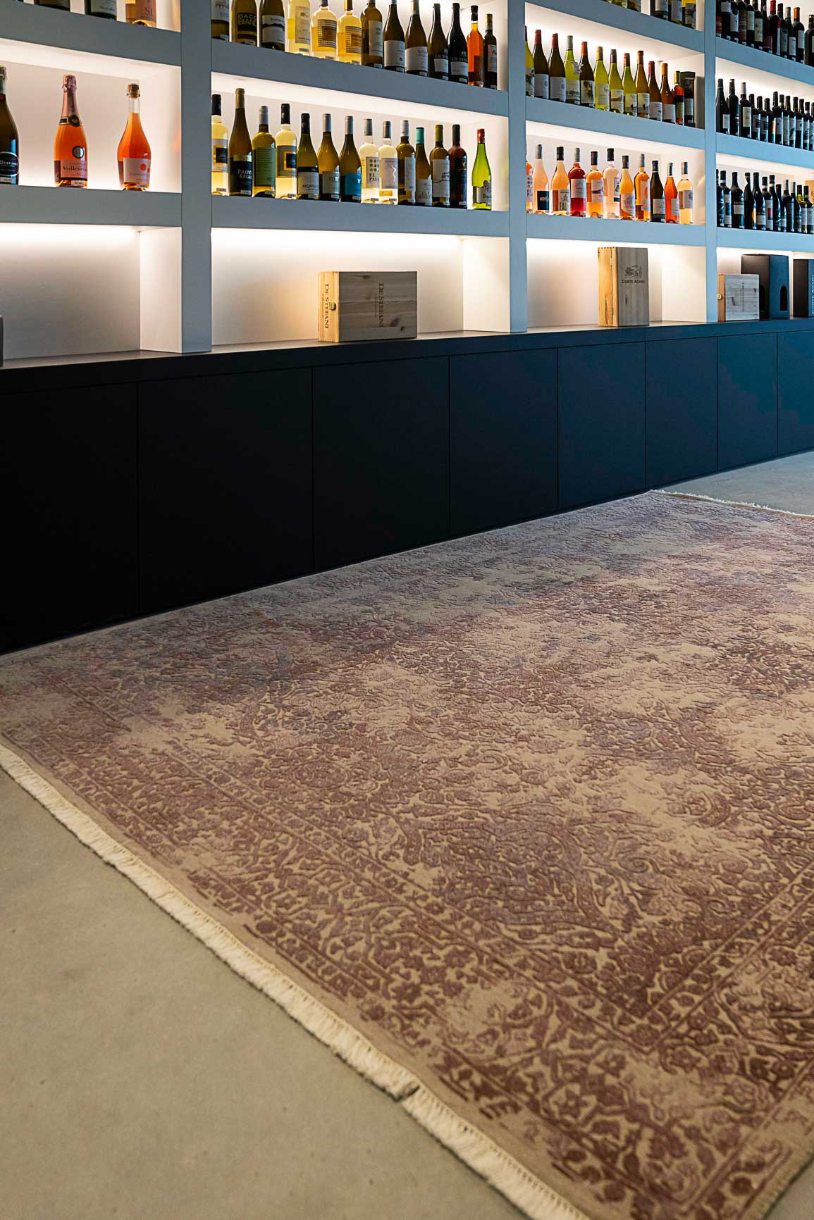 Hand-knotted carpet Oxidized