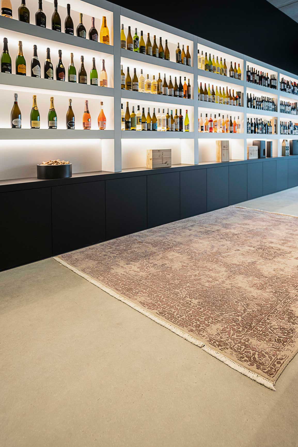 Hand-knotted carpet Oxidized