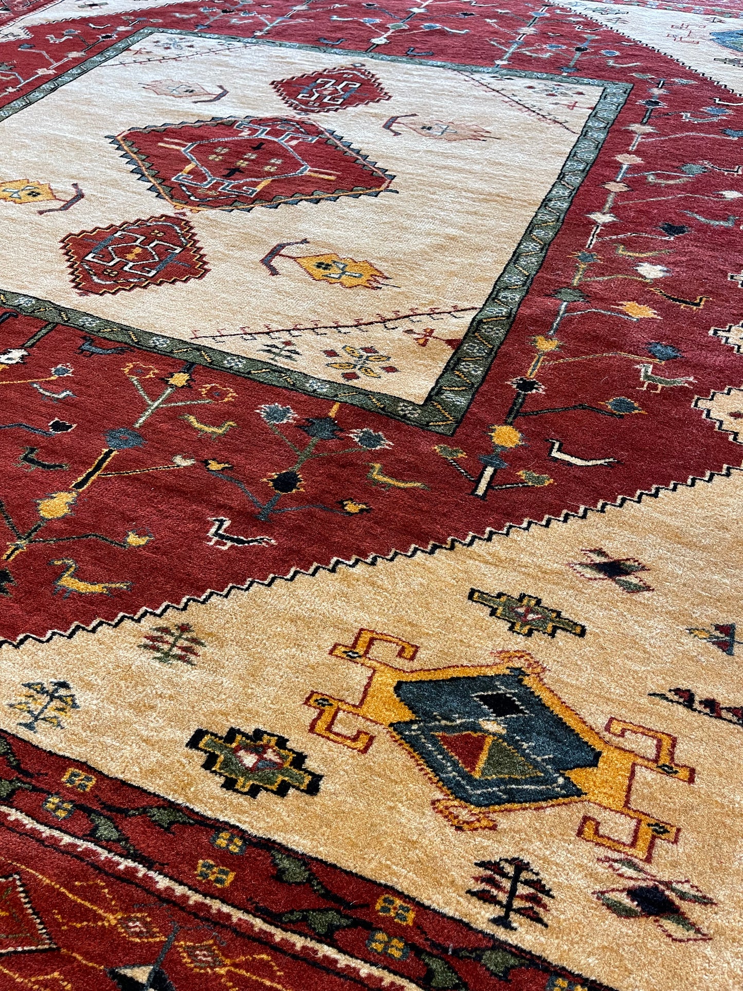 Hand-knotted carpet Rizbaft