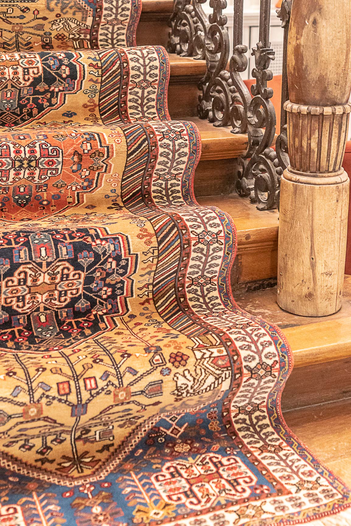 Hand-knotted carpet Ghasghgai