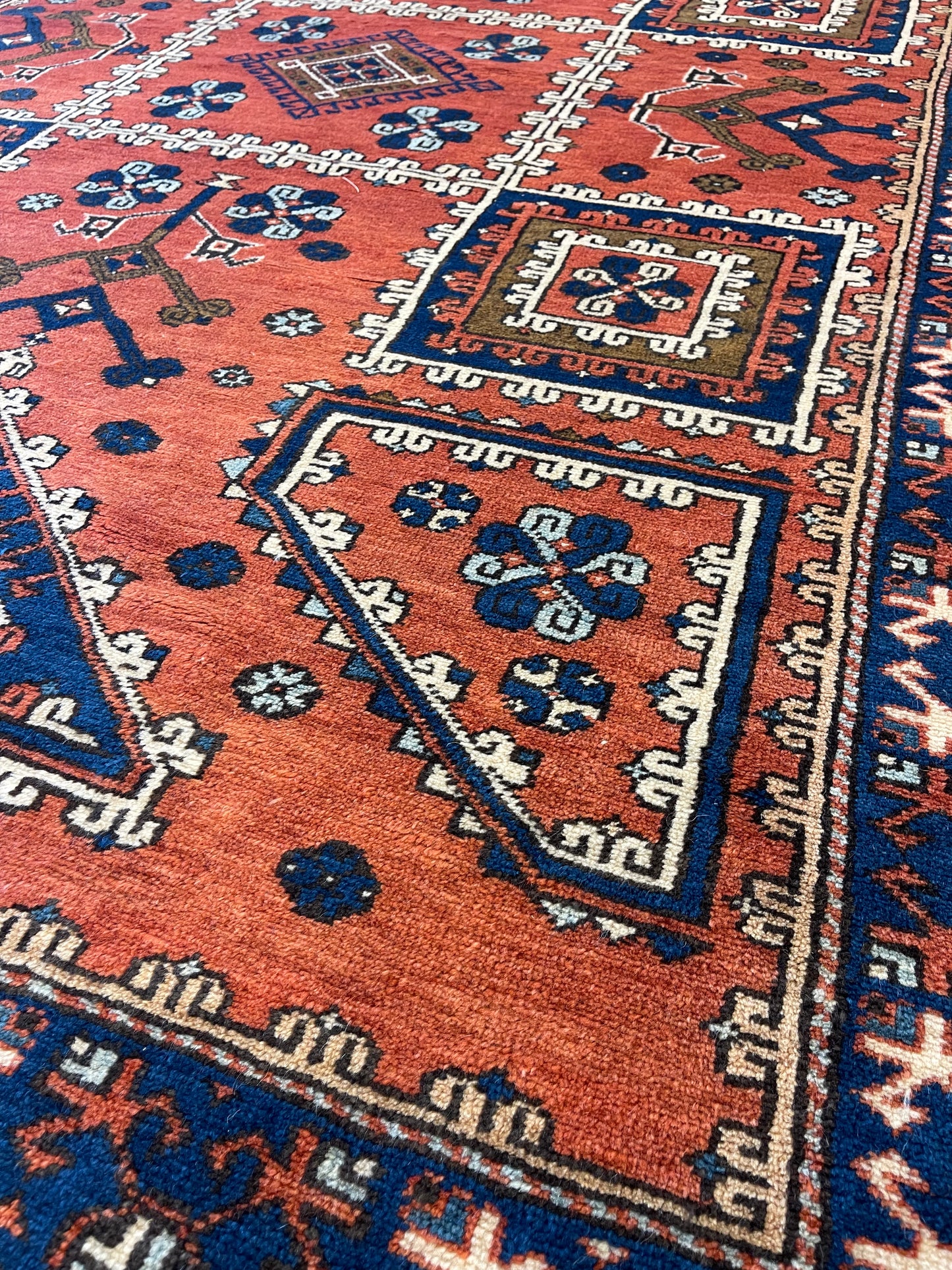 Tapis noué main Ezine