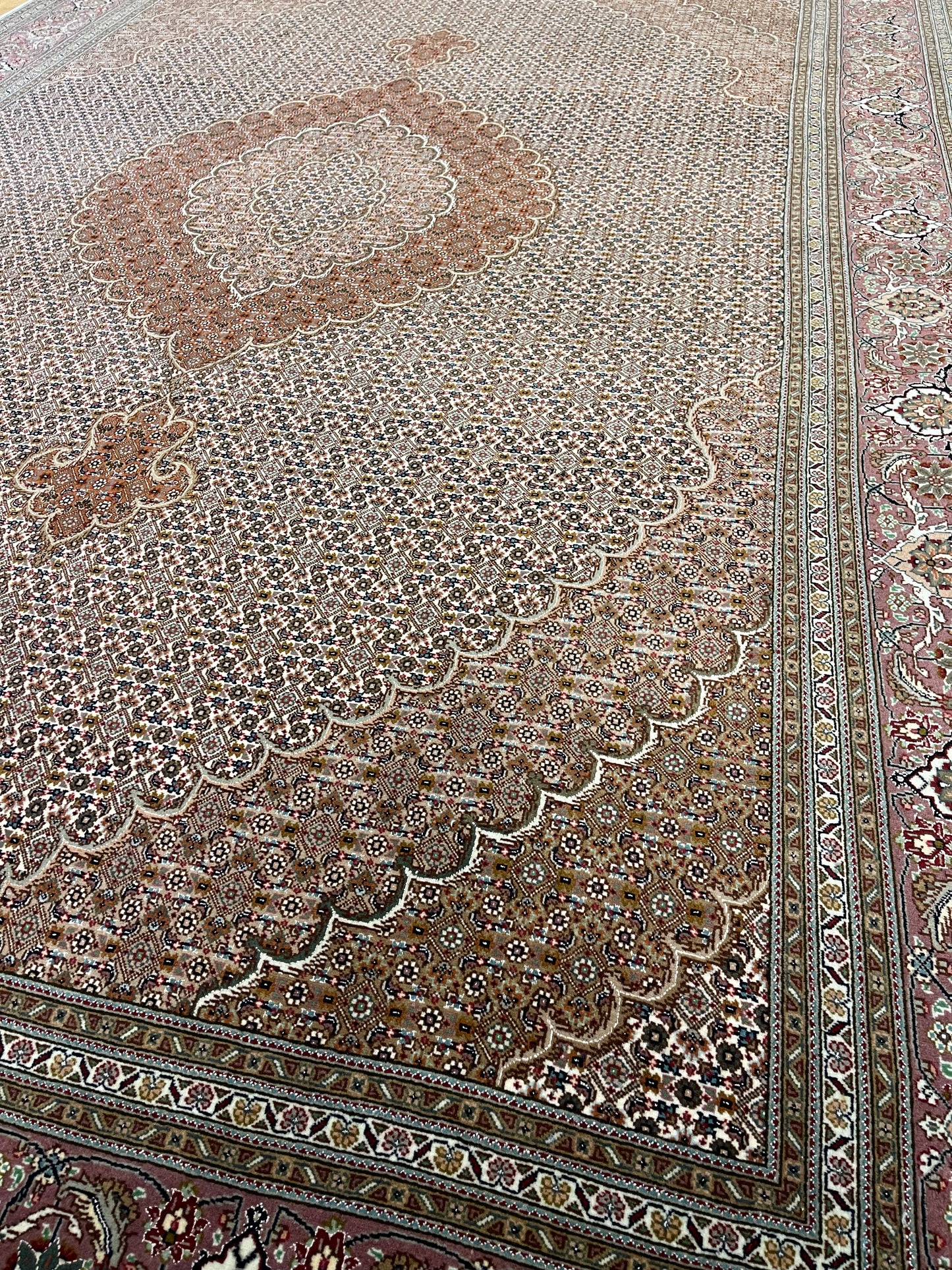 Tapis noué main Tabriz