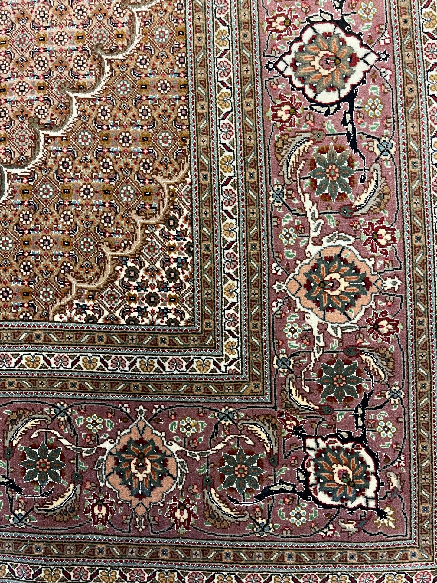 Tapis noué main Tabriz